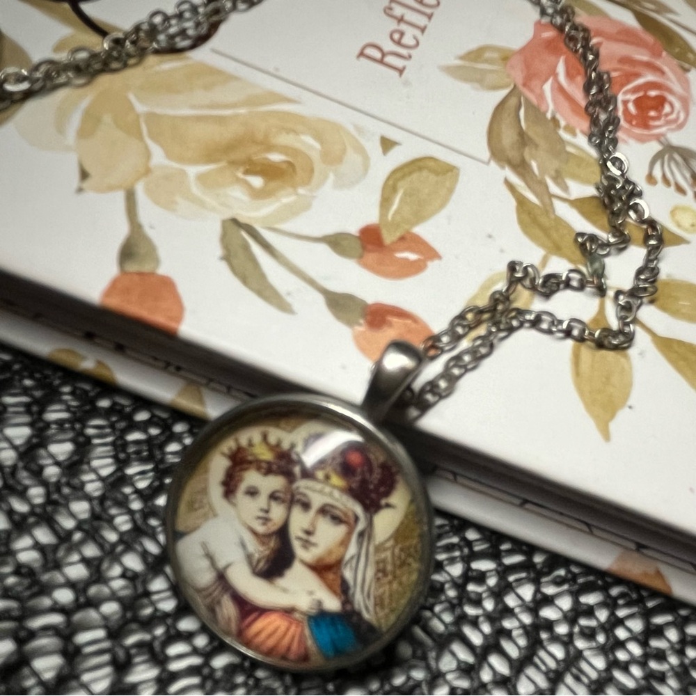 Unique Vintage Style Silver Pendant Necklace